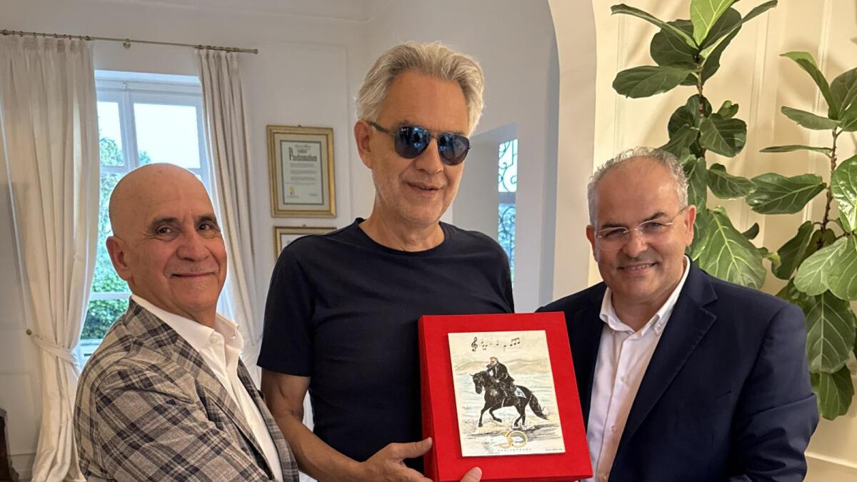 Arte a Forte dei Marmi: Andrea Bocelli celebra 30 anni di carriera con l'omaggio di Michele Affidato - 