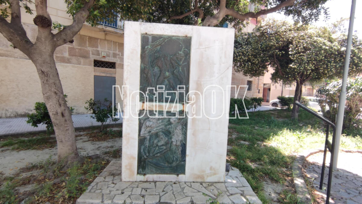 Crotone, bassorilievi di viale Regina Margherita: una storia tutta da raccontare - 