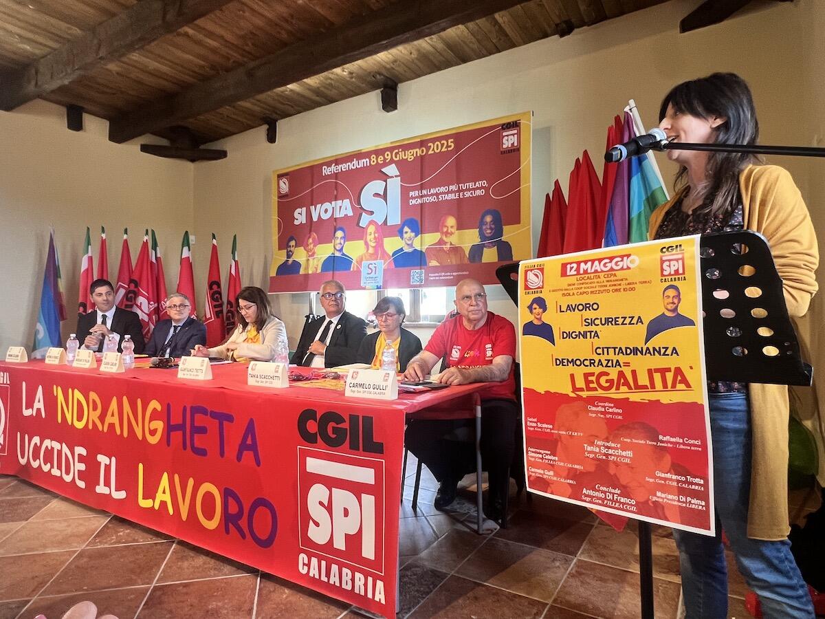 Isola di Capo Rizzuto, legalità e temi referendari: i sindacati fanno il punto nel bene confiscato alla ‘ndrangheta -