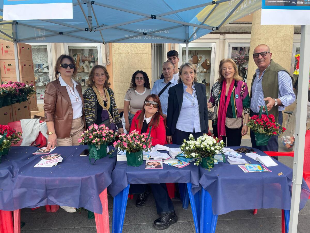 L’Azalea che coltiva la speranza: AIRC torna nelle piazze per la salute delle donne - 