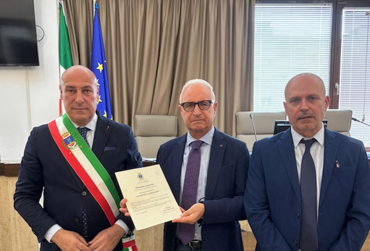 Crotone - Menzione speciale alla memoria del maestro Giuseppe Campagna «uomo gentile e paziente» - 