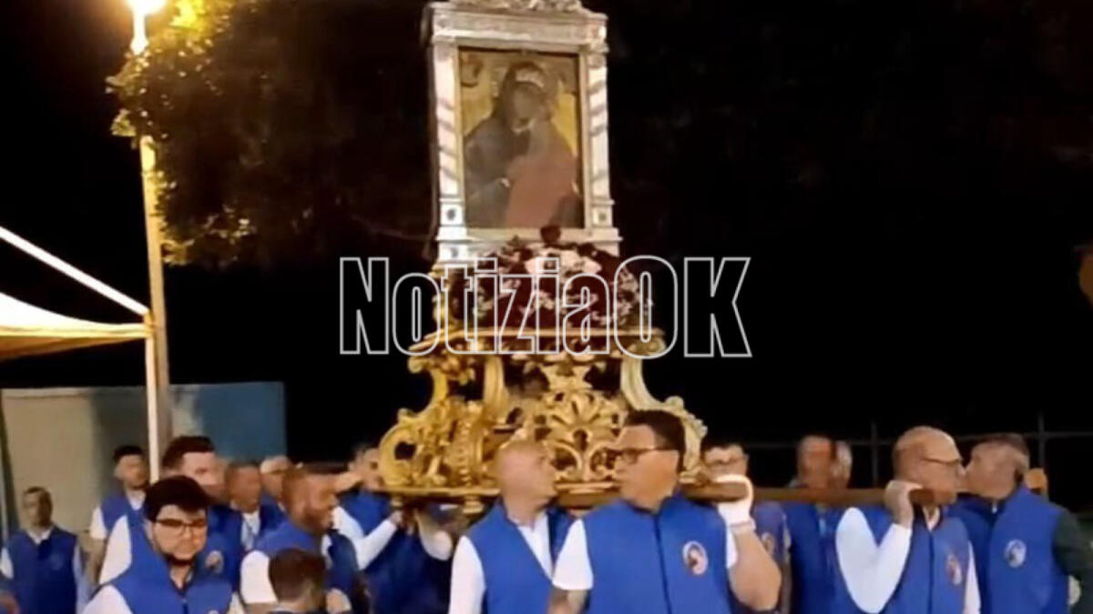 La Calata del Quadro della Madonna Greca accende la fede a Isola di Capo Rizzuto - 