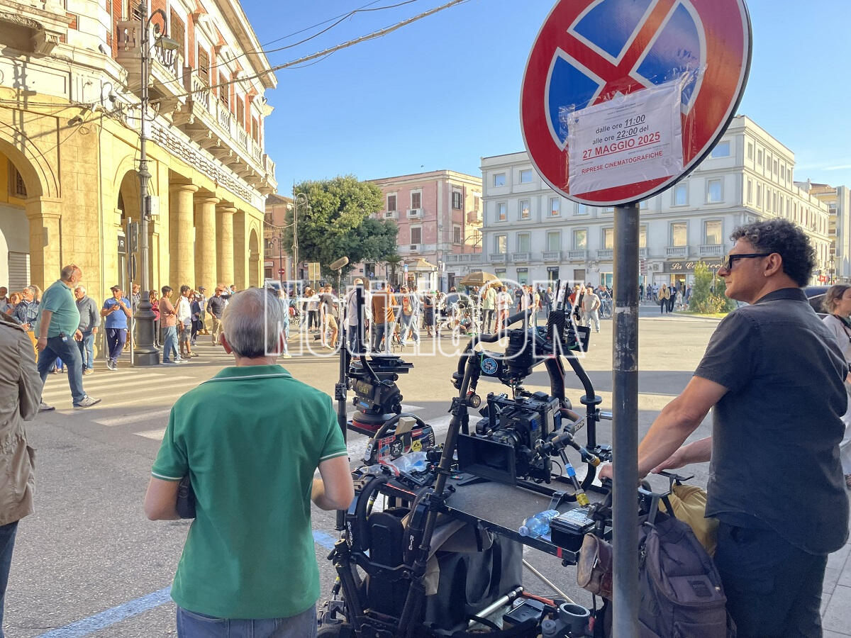 "Ciak, si gira" a Crotone: Piazza Pitagora trasformata per "La Buona Stella" - 