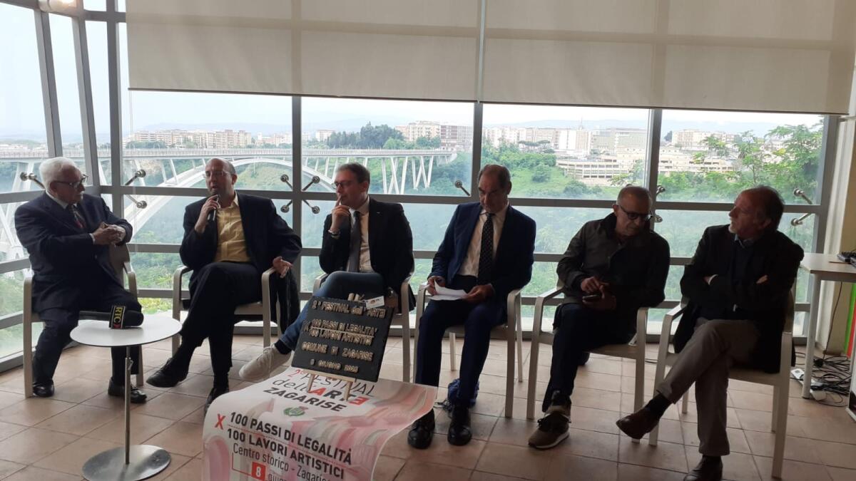 Ponte tra arte e legalità a Zagarise, nel cuore della Calabria - 