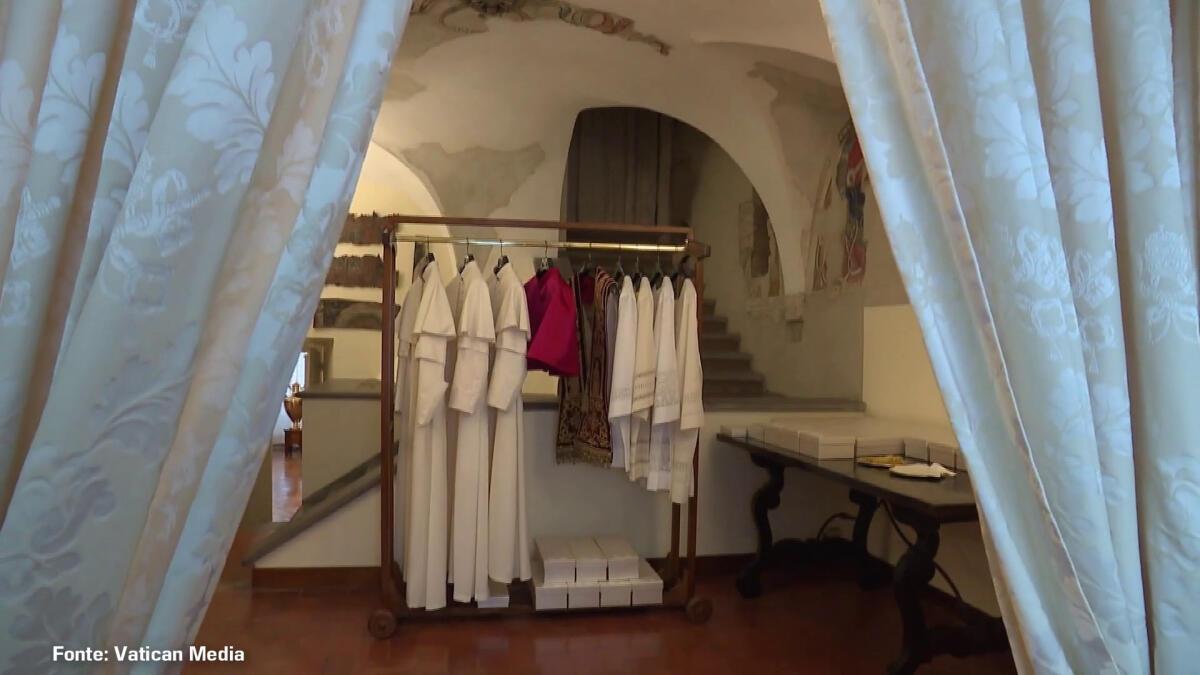 La Stanza delle Lacrime, dove avverrà la vestizione del nuovo Papa -