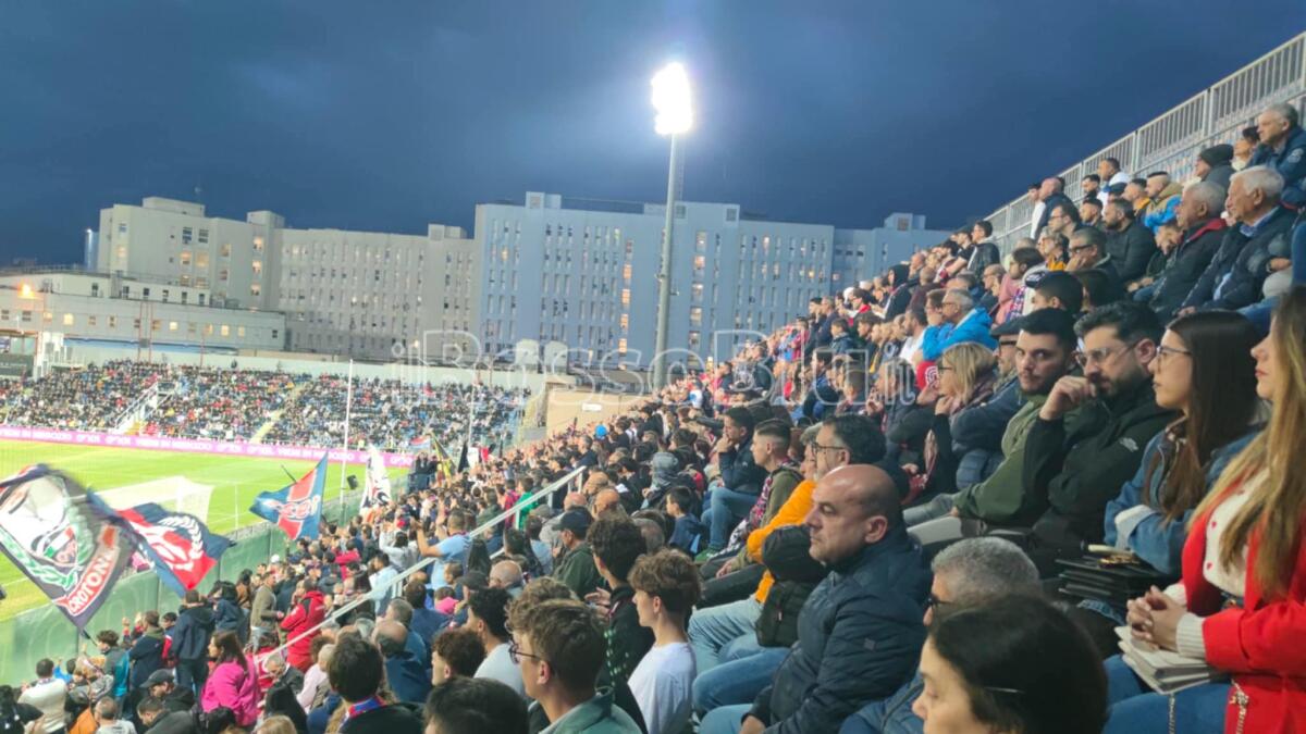 Serie C | Playoff - Crotone: in due gare venduti oltre diecimila biglietti - 