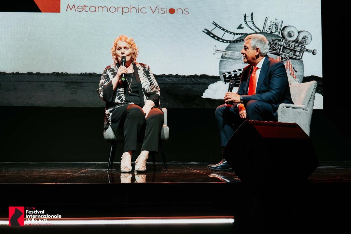 Celico – Katia Ricciarelli incanta il Teatro delle Arti con un racconto di vita tra musica, emozioni e memoria -