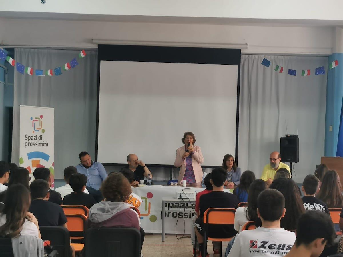 Crotone - Tra silenzi e risposte i ragazzi della “Papanice Alfieri” a confronto con Fabrizio Silei - 