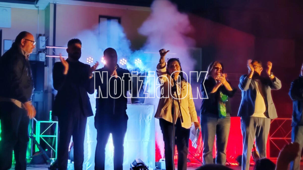 (Foto) Isola C.R., festa in Piazza del Popolo - Vittimberga: "I cittadini hanno scelto di far governare questa squadra e questo Sindaco" - 