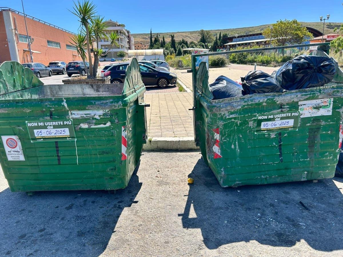 Crotone - Parte la differenziata in altre vie del quartiere Farina. Addio ai vecchi cassonetti in via Nazioni Unite - 