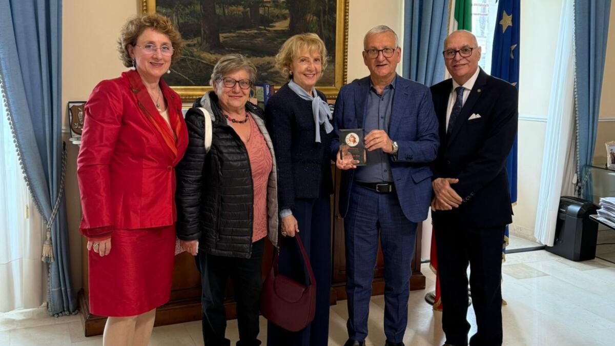 Incontro tra il Prefetto di Catanzaro e l'Associazione ‘A Filanda Università della Terza Età: un legame di cultura e solidarietà - 