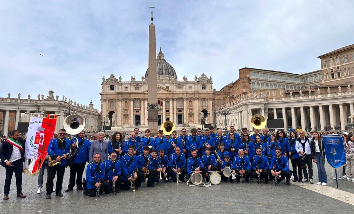 La storica banda musicale di Santa Sofia d'Epiro a piazza San Pietro per il Giubileo - 