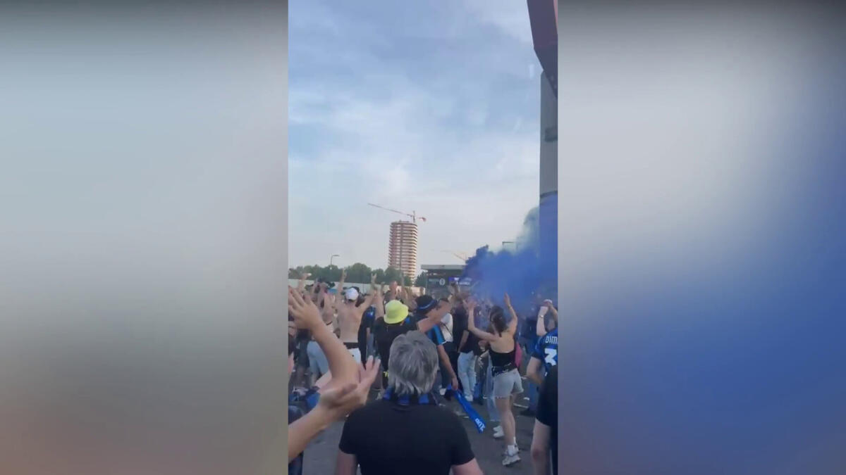 L'euforia dei tifosi dell'Inter a Milano prima della finale -