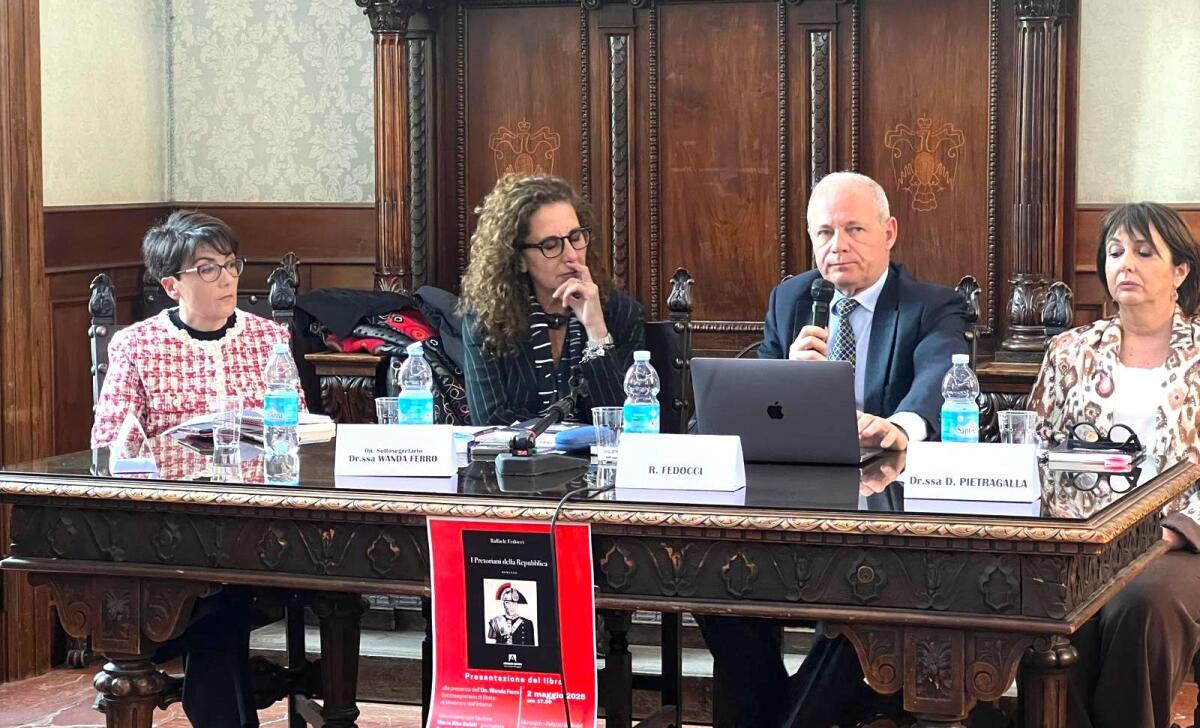 “I Pretoriani della Repubblica”: a Catanzaro la presentazione del romanzo di Raffaele Fedocci - 