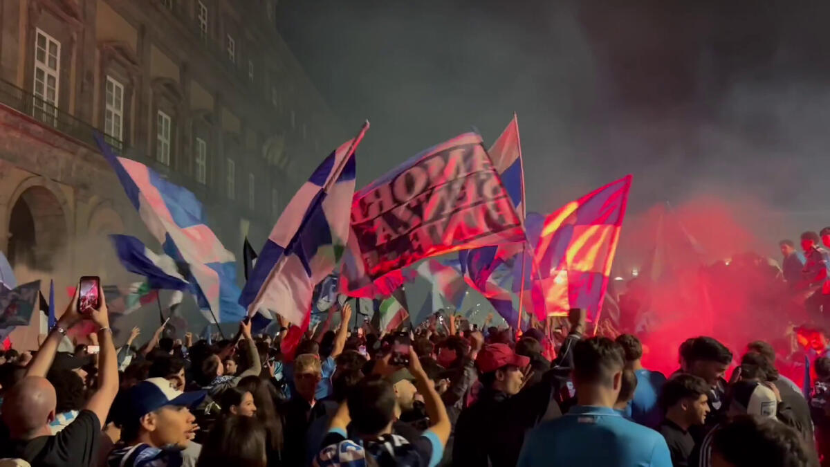 Napoli campione d'Italia, città in festa fino all'alba - 