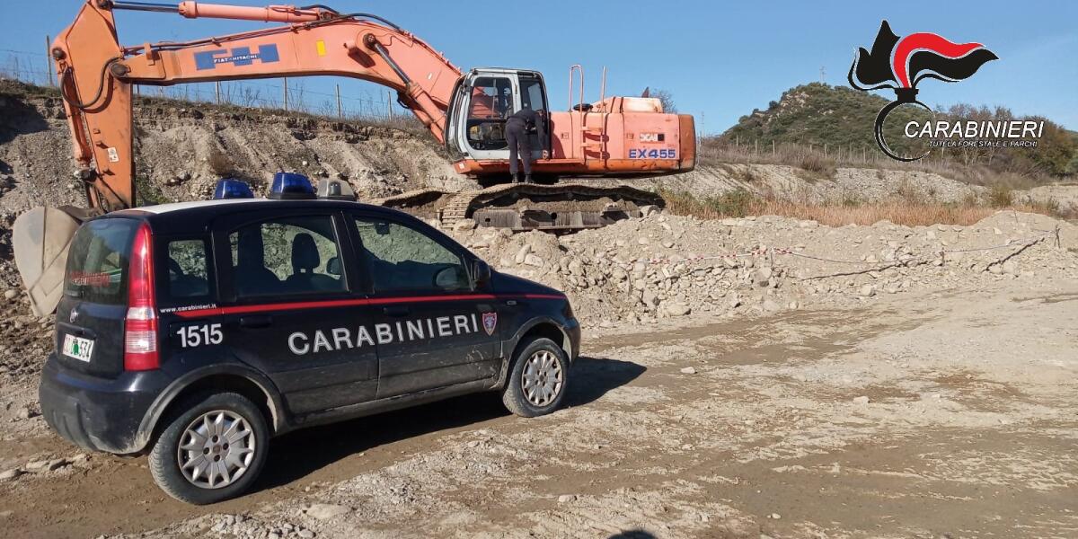 Blitz dei Carabinieri Forestali tra Crucoli e Terravecchia: fermata escavazione abusiva - 