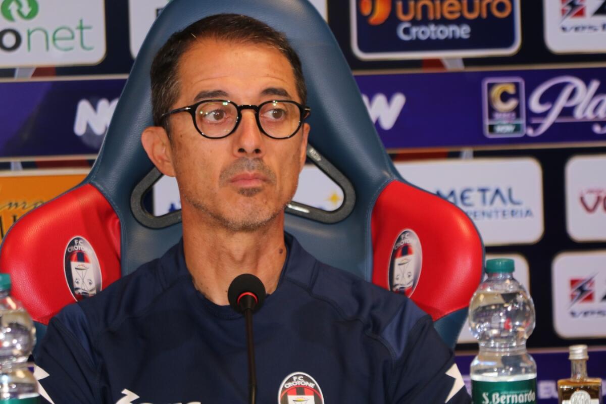 FeralpisalòCrotone - Mister Longo: "Combatteremo per questi colori fino all'ultimo secondo" - 