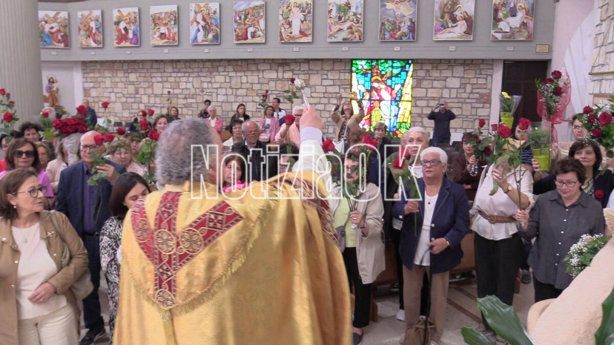(VIDEO) Crotone celebra Santa Rita: profumo di rose e invocazioni di pace in parrocchia - 