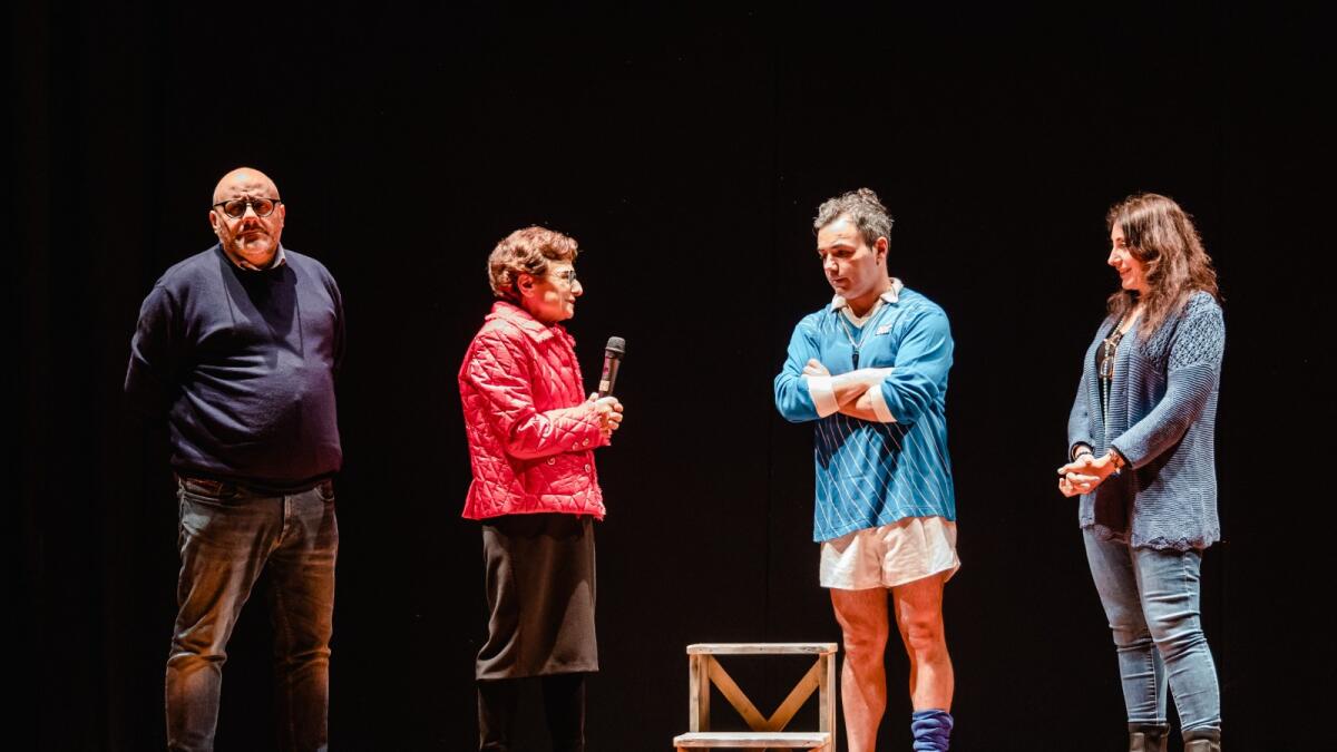 “Bestie rare” emoziona Aiello Calabro: il teatro che scava nell’anima dei paesi - 