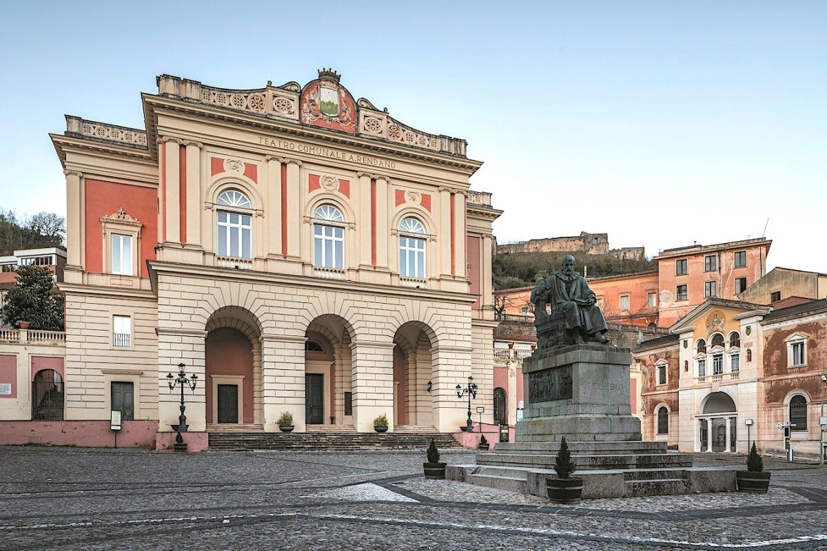 "Prometeo incatenato": al Rendano il mito si fa attualità con le Officine Teatrali Telesiane - 