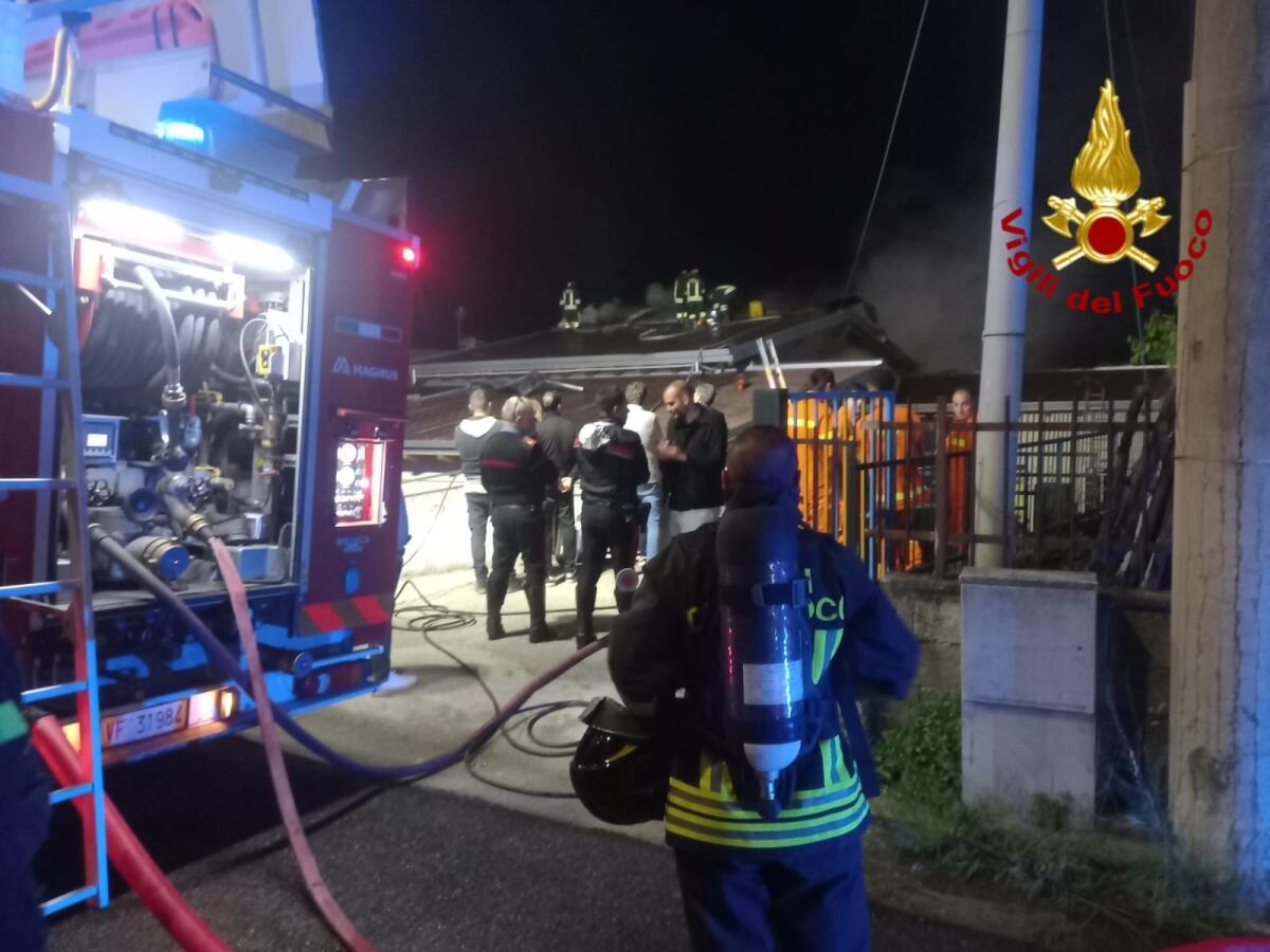 Incendio alla scuola dell’infanzia di Santo Stefano di Rogliano, intervento dei Vigili del Fuoco -