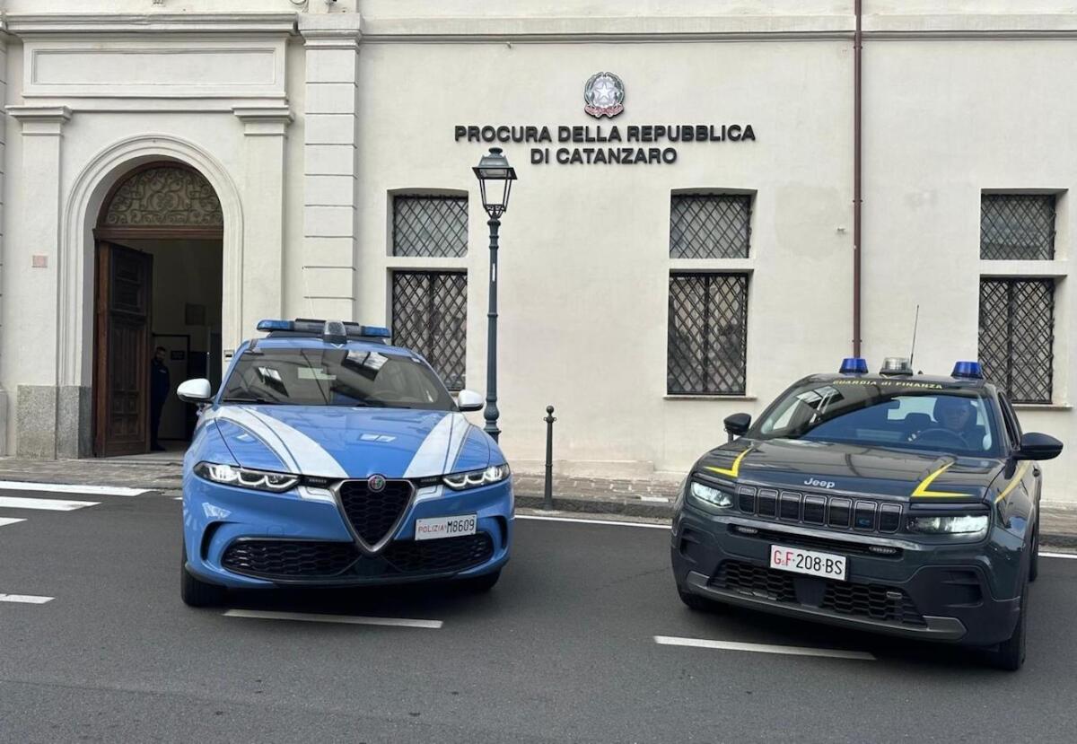 Truffati decine di risparmiatori: due arresti per abusivismo finanziario, sequestrati 1,8 milioni - 