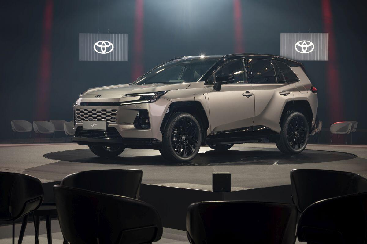 Toyota presenta la sesta generazione del RAV4 - 