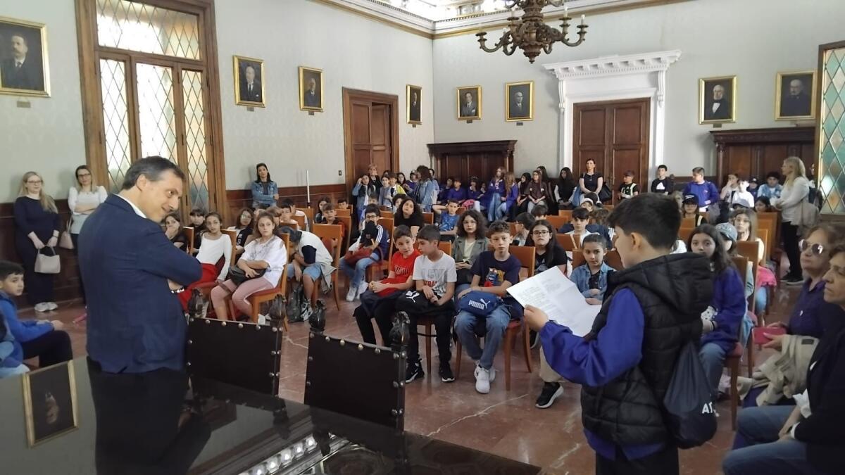 Catanzaro - Il Sindaco ha ricevuto a Palazzo De Nobili le alunne e gli alunni dell’I.C.“Vivaldi” - 