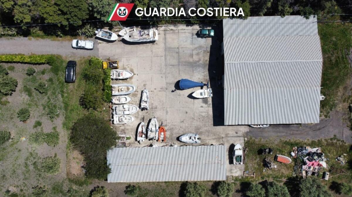 Isola C.R. - Sequestrato un cantiere nautico abusivo - 