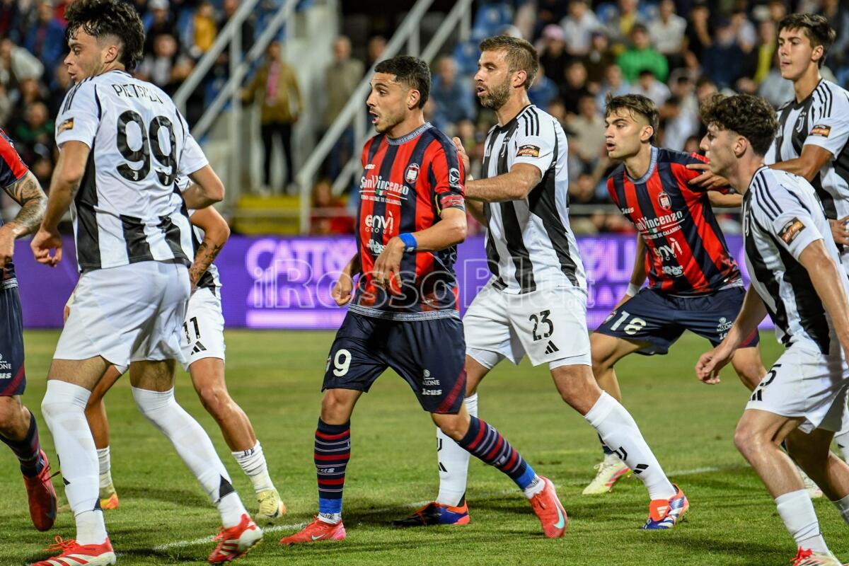 #CrotoneFeralpisalò | Longo convoca tutta la rosa, tre calciatori in diffida - 