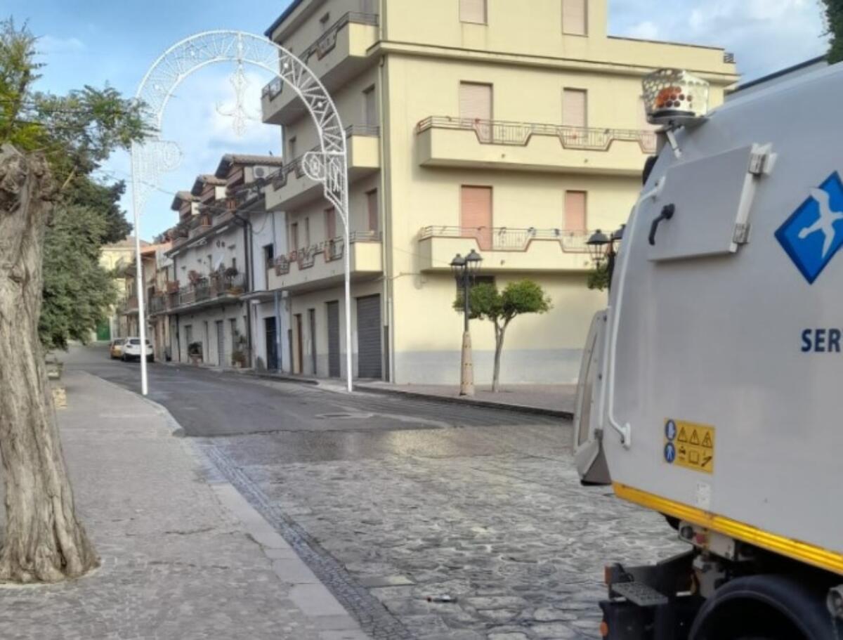 Il Comune di Cutro comunica l'intervento di pulizia straordinaria del centro cittadino -