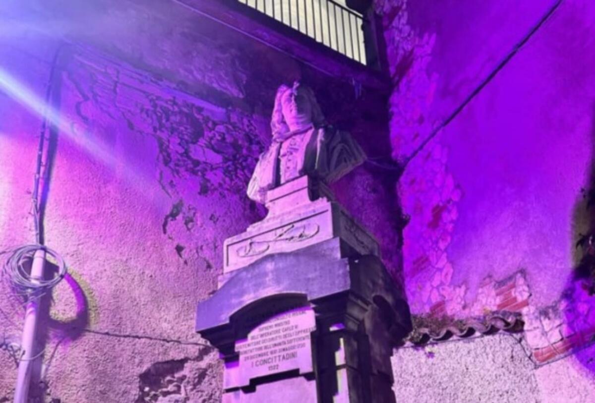 Rose si illumina di viola per la Giornata Mondiale delle Malattie Infiammatorie Croniche Intestinali - 