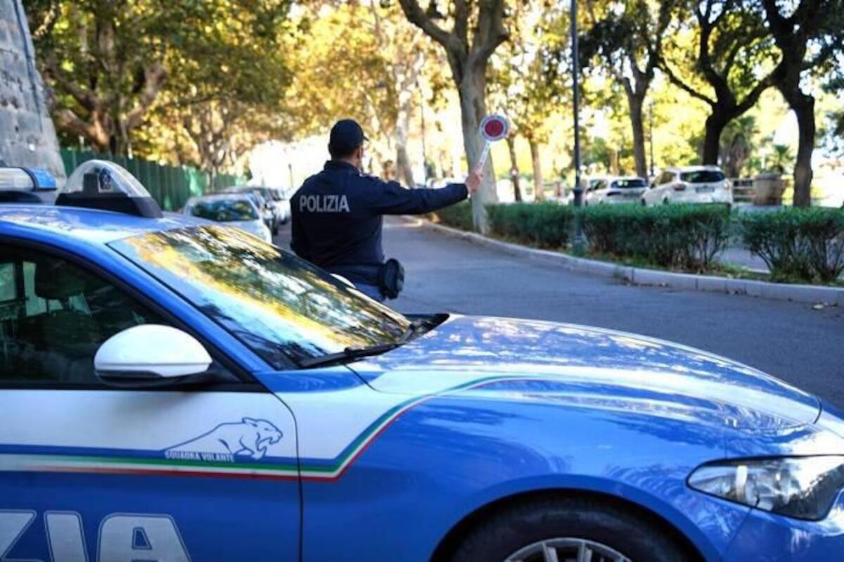 Crotone, blitz antidroga: arrestato giovane pusher con hashish e documenti falsi - 