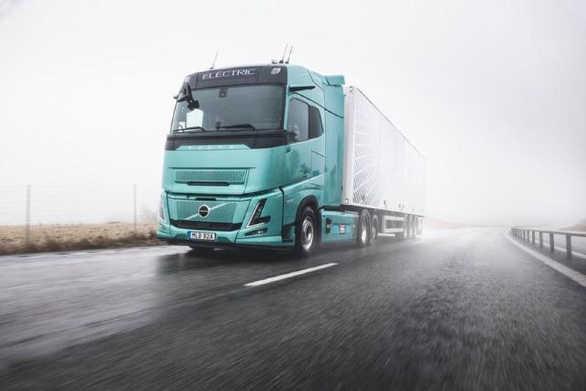 Volvo FH Aero, 600 km di autonomia e ricarica superveloce - 