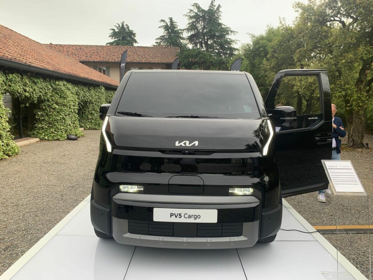 Kia lancia i furgoni PV5, i suoi primi veicoli commerciali elettrici - 