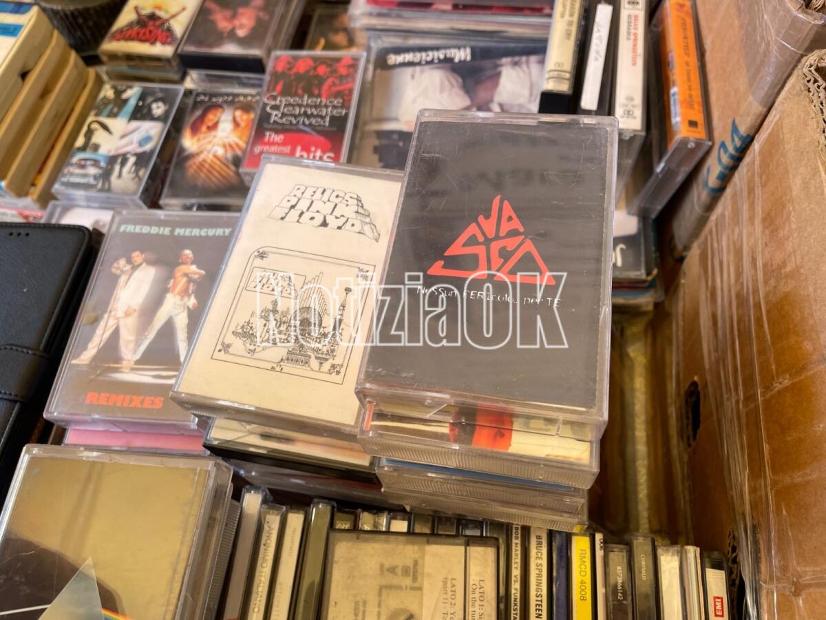 Crotone - Ritorna il Mercatino dell'usato, tra vinili, musicassette e fumetti -