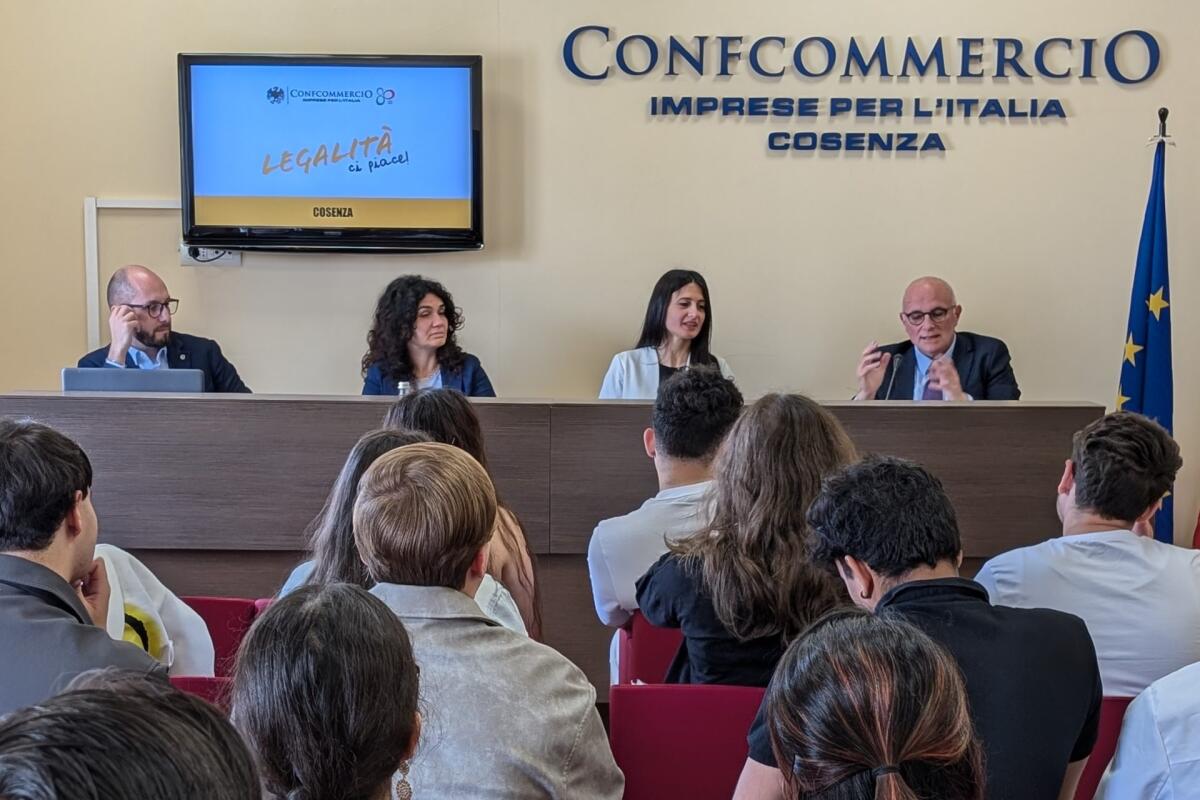 "Legalità, ci piace": Confcommercio Cosenza promuove la cultura della legalità insieme a scuola, istituzioni e forze dell’ordine - 