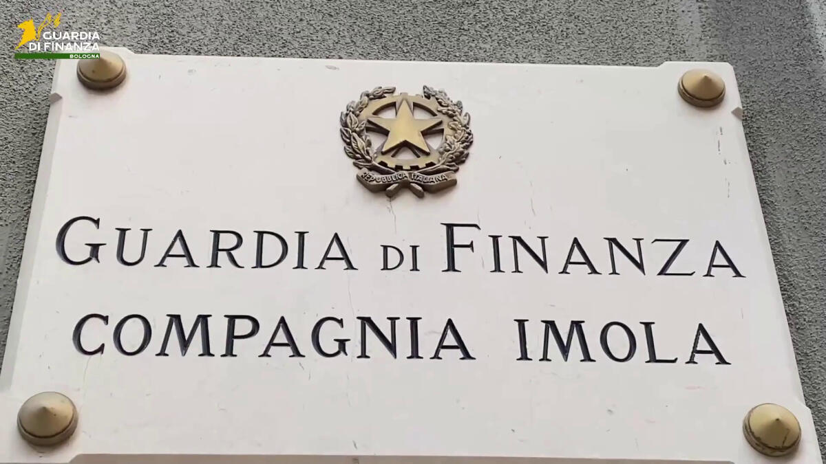 A Imola scoperto tatuatore abusivo sconosciuto al fisco - 