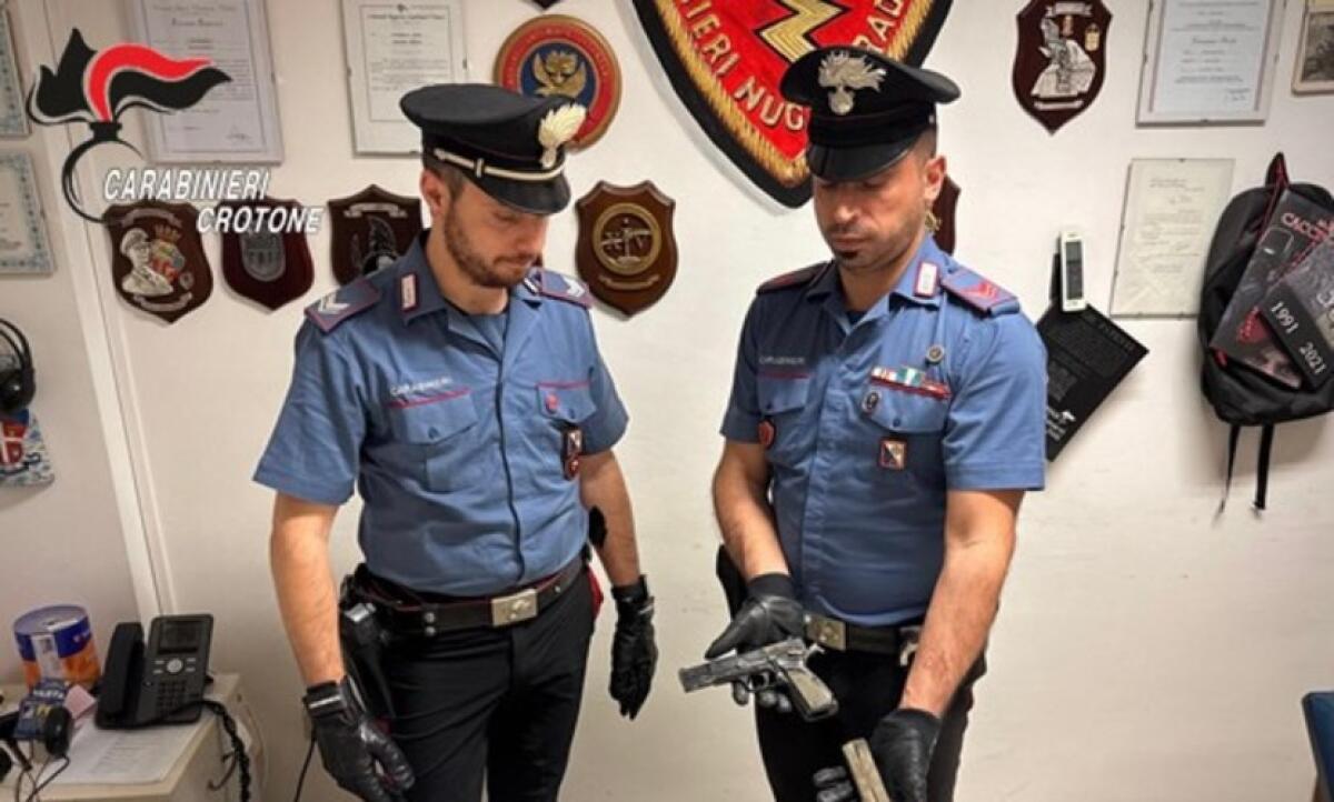 Tentato omicidio a Cirò Marina: rinvenuta pistola usata dall'uomo che sparò ai nipoti - 