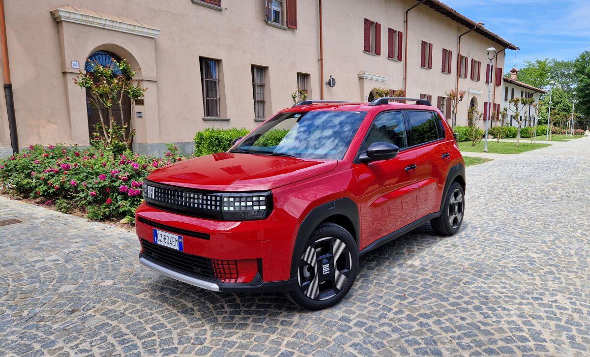 Fiat Grande Panda, la versione Hybrid arriva nelle concessionarie - 