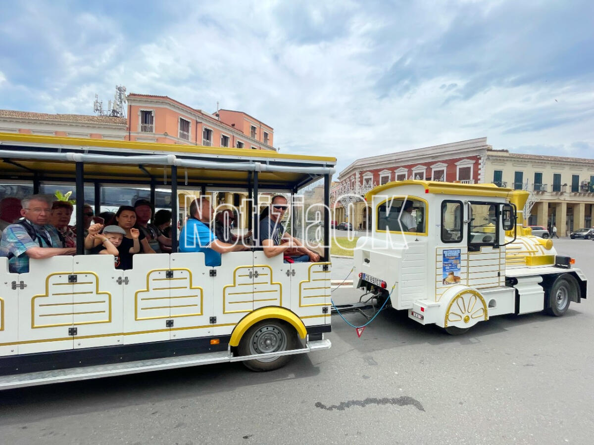 (Foto) A Crotone l’Aida Blu: 2.400 turisti tedeschi nel centro storico: tutti a caccia del cappuccino - 