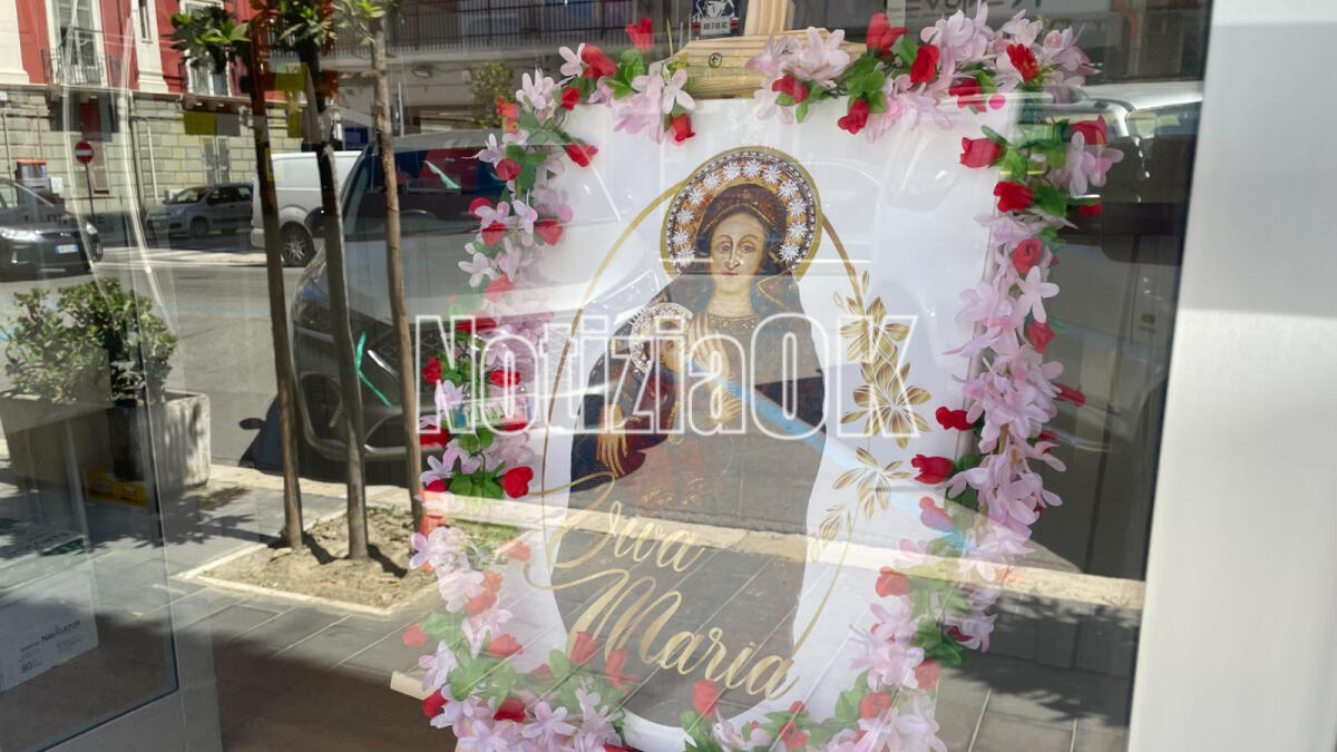 Crotone si veste di devozione: le vetrine in fiore omaggiano la Madonna di Capo Colonna - 