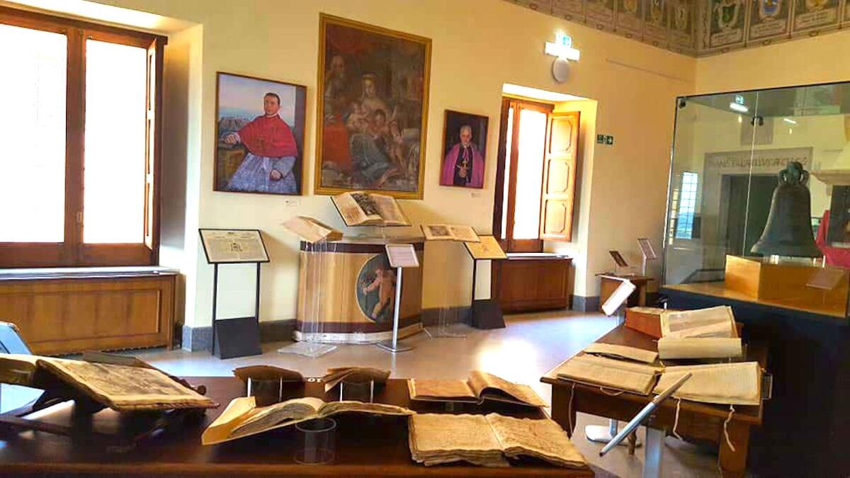 Cantieri aperti di restauro al Museo Diocesano di Santa Severina: restaurate preziose opere sacre, la tela e la scultura argentea di Santa Anastasia - 