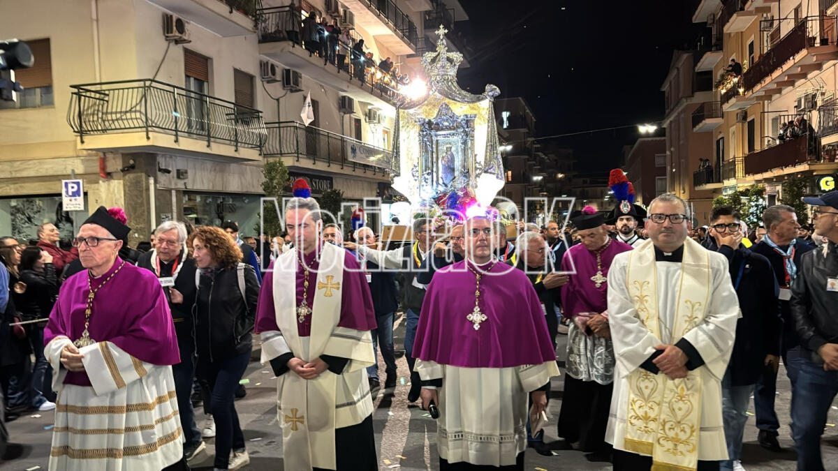 Crotone - Inizia il pellegrinaggio, un popolo in cammino con Maria - 