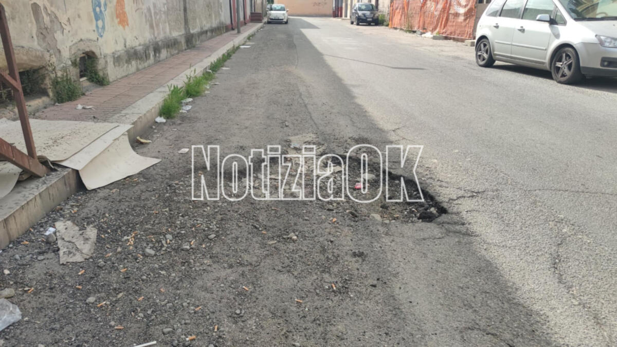 Nei Quartieri di Crotone - Strade pericolose con buche persistenti - 