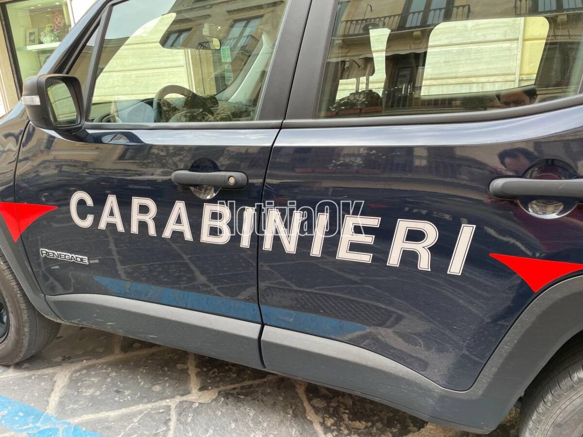 Spari nella notte: oltre 30 colpi di Kalashnikov contro l'abitazione di un geometra - 