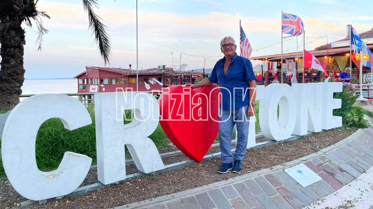 Crotone abbraccia Adriano Ferraiolo: cittadinanza onoraria al Maestro dei burattini - 