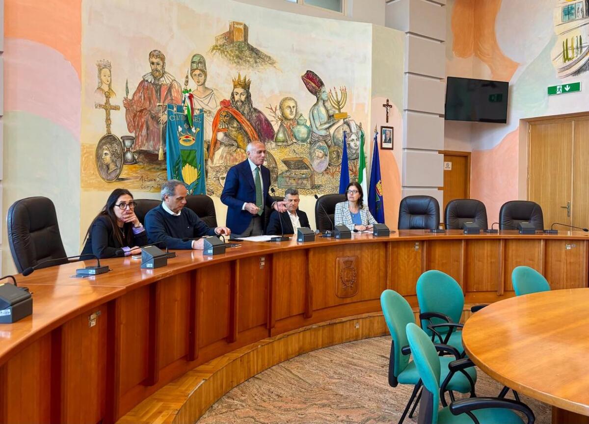 Cosenza - Il Sindaco Franz Caruso incontra i tirocinanti TIS: "Faremo di tutto per la loro stabilizzazione" - 