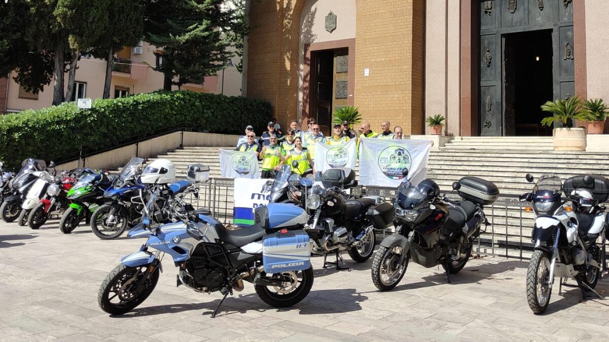 Caschi al cielo: Benedizione e corteo del Moto Club Polizia di Stato di Cosenza - 