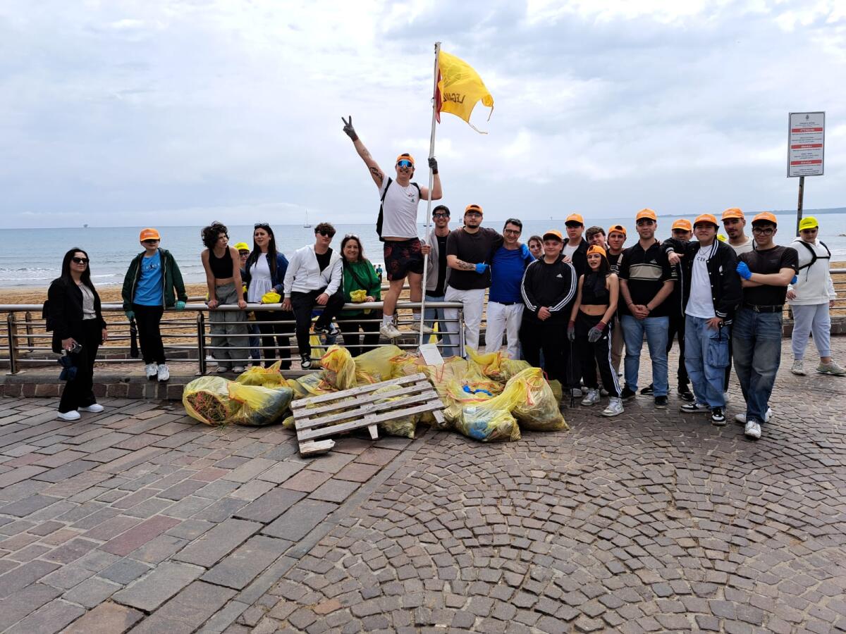 Crotone - “Spiagge e Fondali Puliti”: gli studenti in prima linea per l’ambiente - 